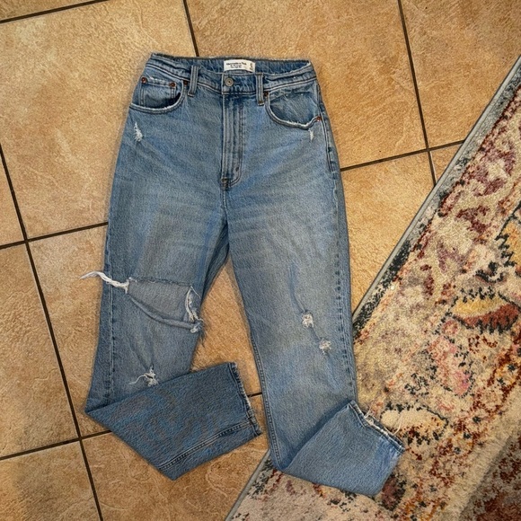 A&F The 90s Straight Ultra High Rise Distressed Ripped Knee Jeans Size 27 Used - Picture 1 of 6